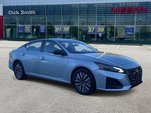 Used 2024 Nissan Altima 2.5 SV image 1