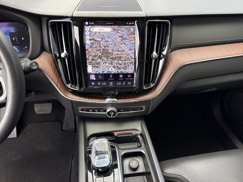 Used 2023 Volvo XC60 B5 Ultimate w/ Climate Package FWD image 32