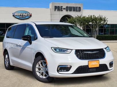 Used 2024 Chrysler Pacifica Touring-L