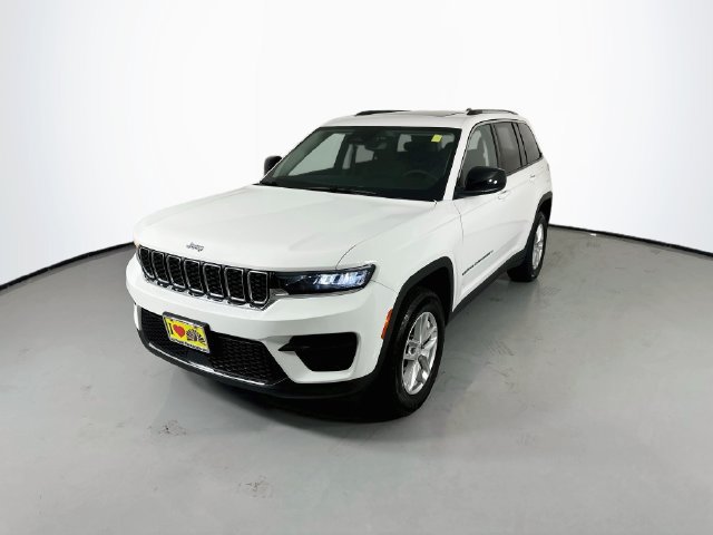 Used 2023 Jeep Grand Cherokee Laredo X AWD/4WD image 5