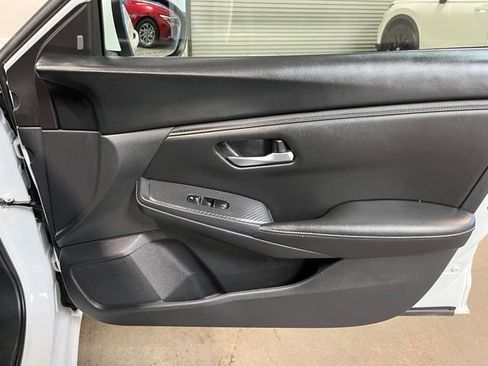 Used 2024 Nissan Sentra SV FWD image 11