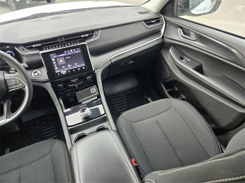 Used 2023 Jeep Grand Cherokee L Laredo image 28