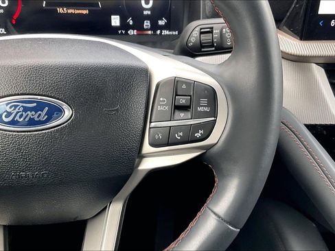 Used 2025 Ford Explorer Active RWD image 18