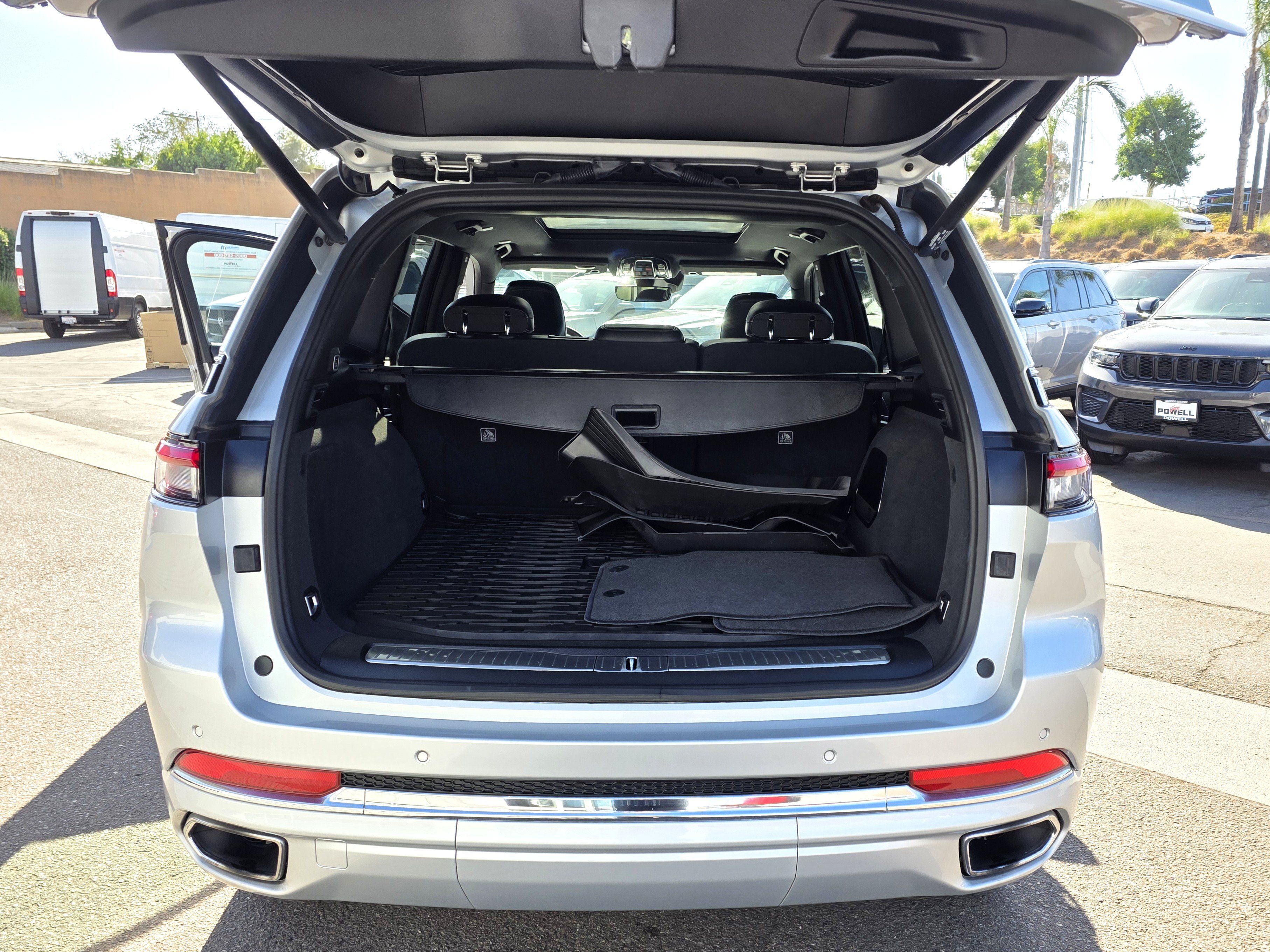 Certified 2023 Jeep Grand Cherokee Overland AWD/4WD image 19