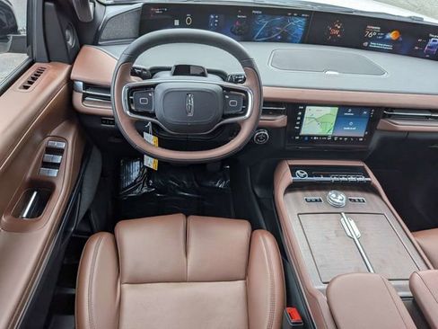 New 2026 Lincoln Navigator L Reserve AWD/4WD image 16