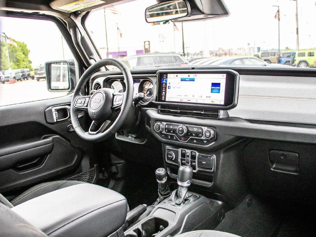 Used 2025 Jeep Wrangler Unlimited Sport AWD/4WD image 24