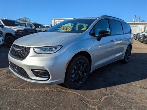 New 2026 Chrysler Pacifica Select image 8