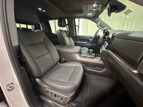 Certified 2025 GMC Sierra 1500 SLT w/ SLT Convenience Package image 22