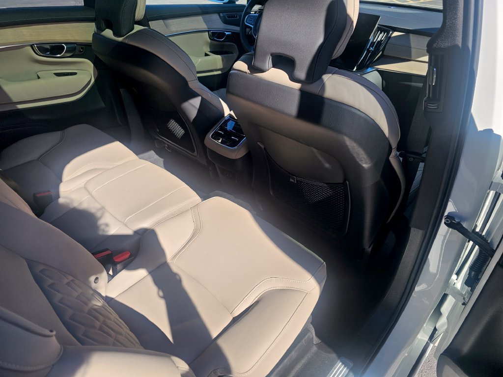 Certified 2025 Volvo XC90 B5 Plus AWD/4WD image 31