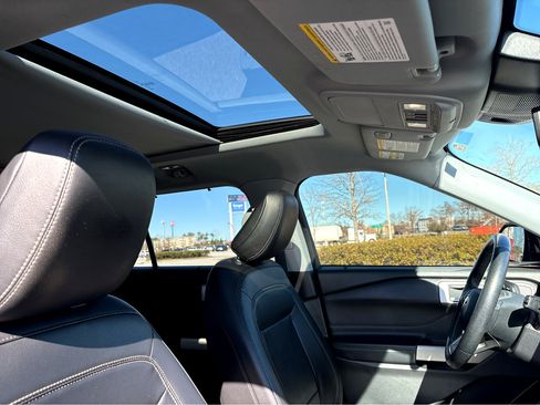 Used 2021 Ford Explorer Limited w/ Equipment Group 301A image 8