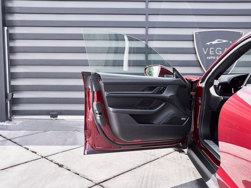 Used 2021 Porsche Taycan 4S image 29