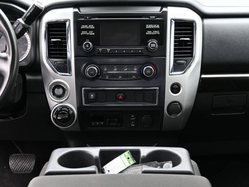 Used 2017 Nissan Titan SV AWD/4WD image 15