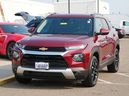 Used 2023 Chevrolet TrailBlazer LT AWD/4WD image 3