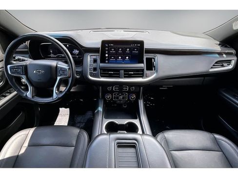 Used 2022 Chevrolet Tahoe Z71 w/ Luxury Package AWD/4WD image 7