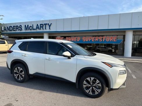 Used 2022 Nissan Rogue SV FWD image 1