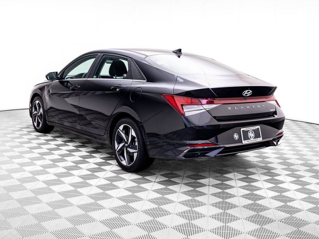 Used 2023 Hyundai Elantra Limited w/ Cargo Package FWD image 4