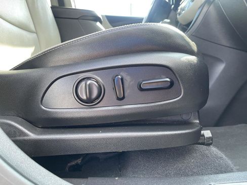 Used 2021 Chevrolet Equinox Premier FWD image 36