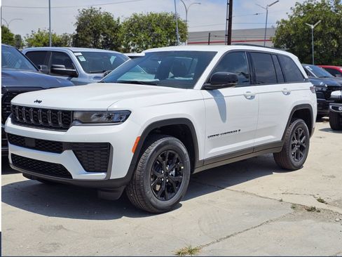New 2026 Jeep Grand Cherokee Altitude RWD image 3