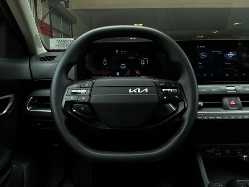 Used 2025 Kia K4 FWD image 33