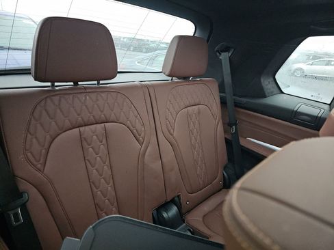 Used 2025 BMW X7 M60i image 8