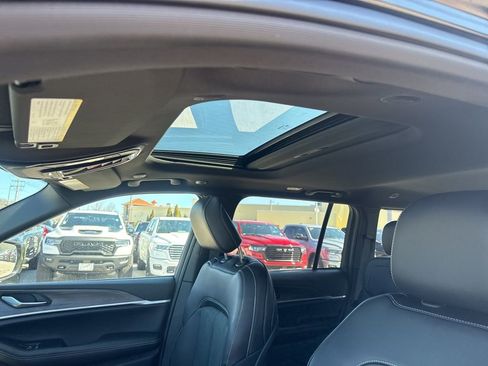 New 2026 Jeep Grand Cherokee Altitude image 18