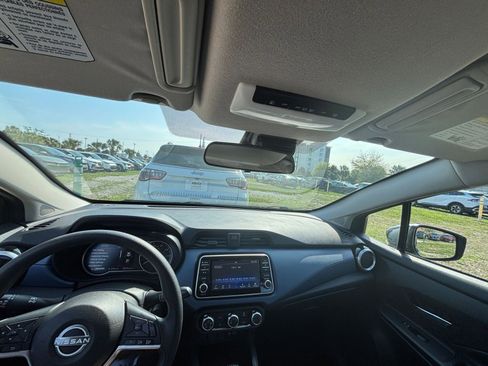 Used 2025 Nissan Versa SV image 34