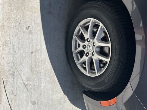 Used 2023 Chrysler Pacifica Touring-L image 17