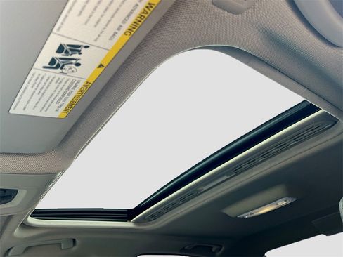 Used 2018 BMW 320i 320i w/ Convenience Package image 21