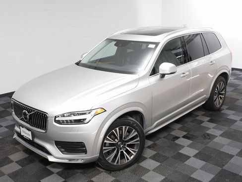 Used 2022 Volvo XC90 T6 Momentum w/ Climate Package image 2