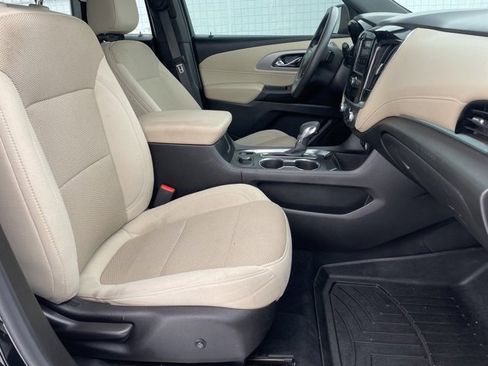 Used 2022 Chevrolet Traverse LS image 16
