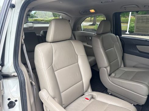 Used 2015 Honda Odyssey Touring Elite image 32