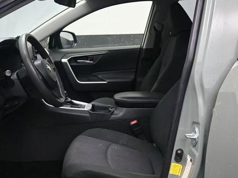 Used 2020 Toyota RAV4 XLE image 6