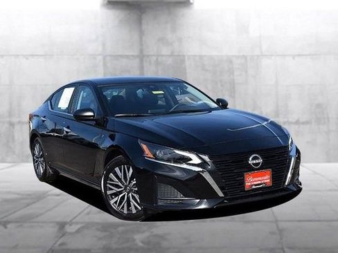 Certified 2025 Nissan Altima 2.5 SV image 2