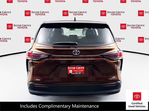 Certified 2024 Toyota Sienna LE image 6