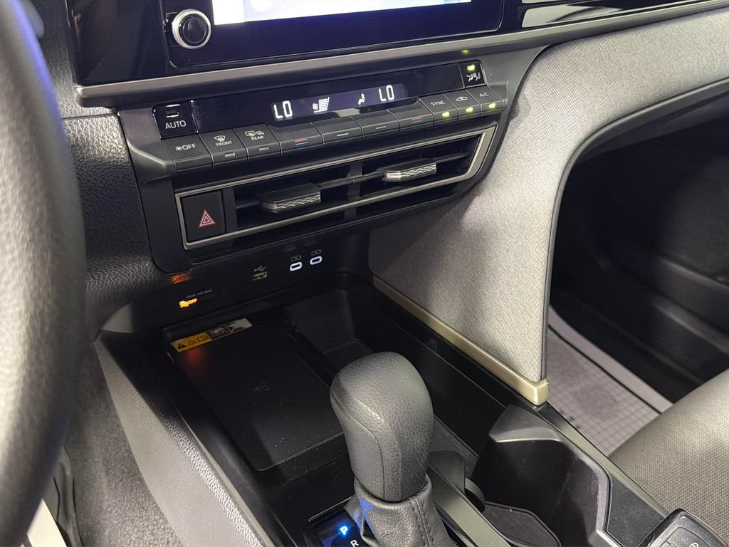 Used 2025 Toyota Camry LE w/ Convenience Package FWD image 22