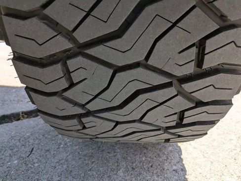 Used 2024 Chevrolet Silverado 2500 LTZ w/ LTZ Convenience Package image 12