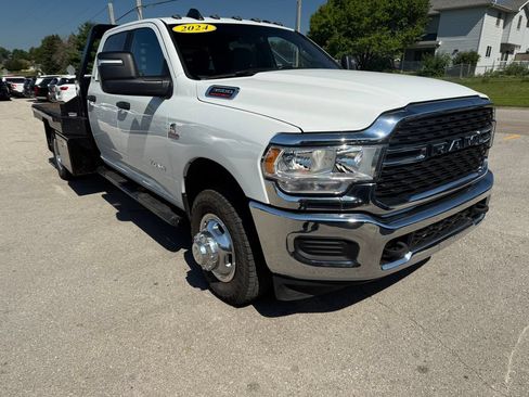 Used 2024 RAM 3500 SLT w/ Quick Order Package 2YG SLT AWD/4WD image 3