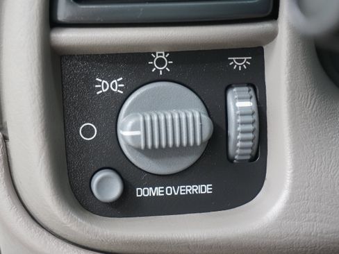 Used 2003 Chevrolet Astro image 16