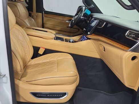 Used 2022 Jeep Grand Wagoneer Series III image 14