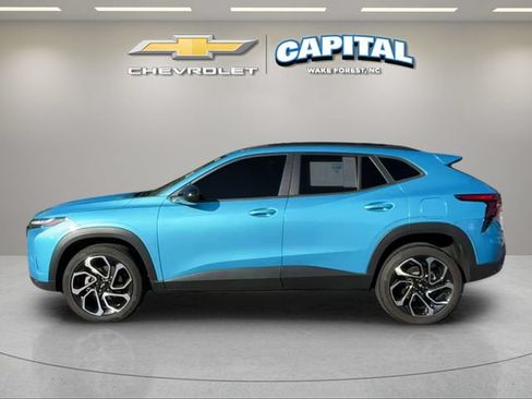 Used 2025 Chevrolet Trax RS w/ Driver Confidence Package FWD image 2