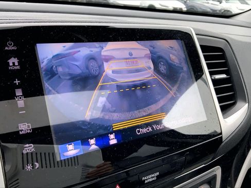 Used 2017 Honda Pilot Touring image 27