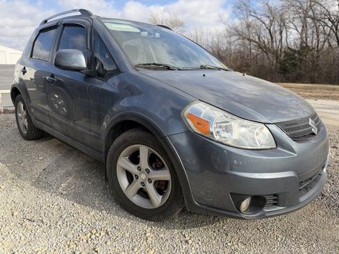 Used 2009 Suzuki SX4 AWD Hatchback w/ Touring Pkg image 5