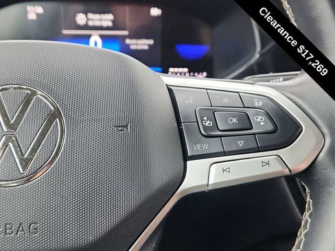 Used 2024 Volkswagen Taos SE image 33