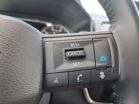 Used 2025 Nissan Rogue SV FWD image 13