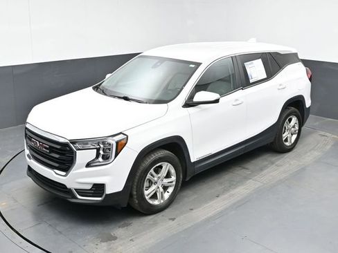 Used 2022 GMC Terrain SLE w/ LPO, Floor Liner Package image 30