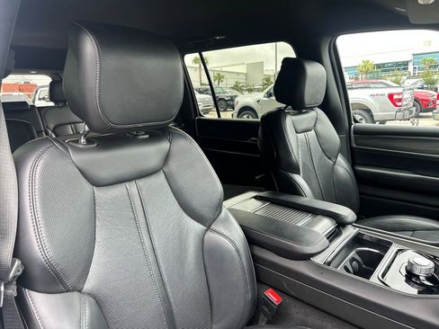 Used 2024 Jeep Wagoneer Series II w/ Flexible Seating Group RWD image 13