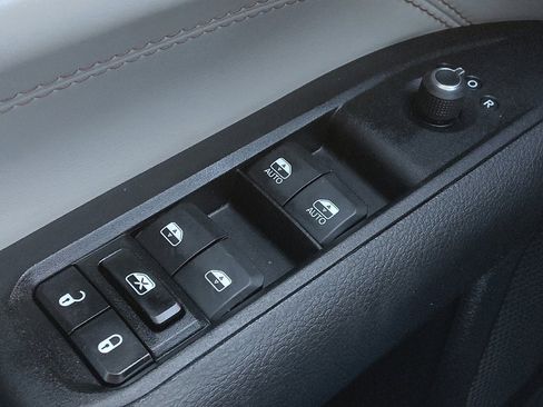 Used 2022 Jeep Compass Limited AWD/4WD image 27