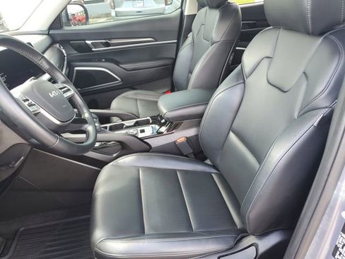 Used 2025 Kia Telluride LX FWD image 16