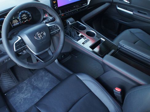 Used 2026 Toyota Sienna XSE image 2