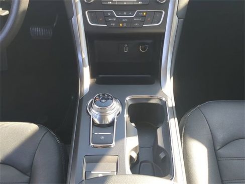 Used 2018 Ford Fusion SE w/ Fusion SE Technology Package image 20